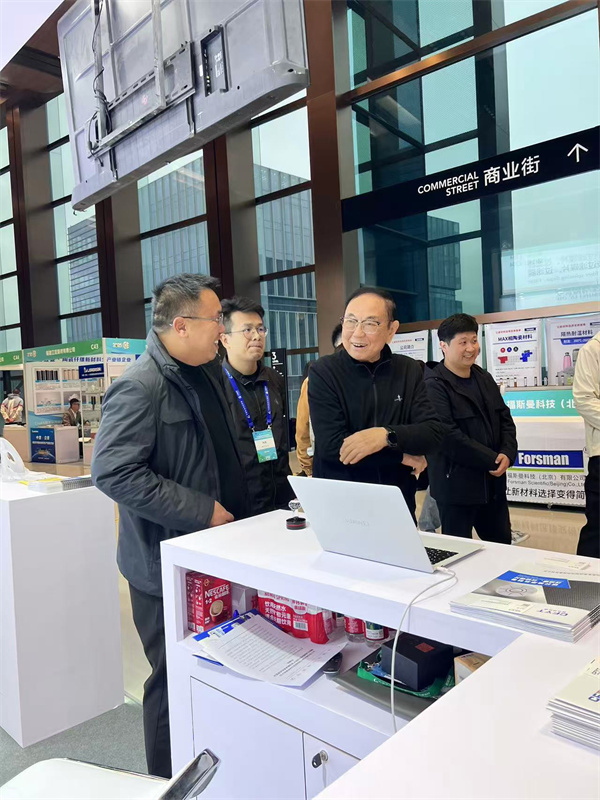 杜善义院士莅临菲优特展位,赞誉其在复合材料过滤领域新贡献
